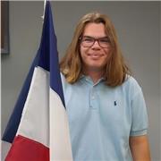 Étudiant en nanophysique bilingue donne des cours de maths, physique, chimie et anglais de la primaire à la terminale.